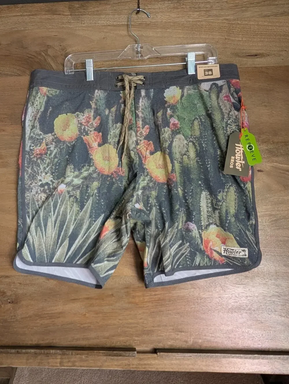 Howler Bruja Board Shorts Mens 38 Multi Cactus Mob Print Swimwear Beach Polo NWT